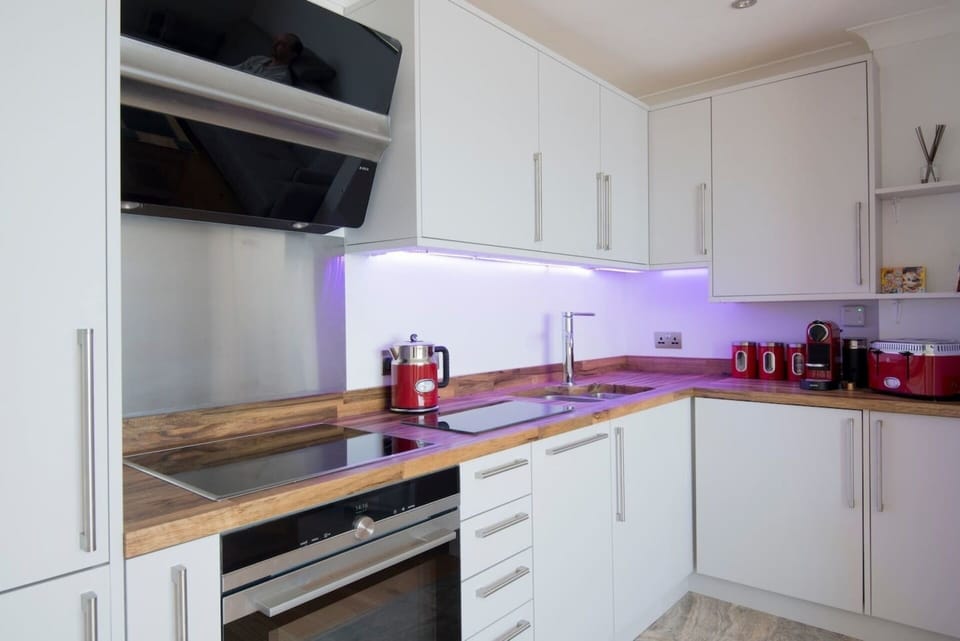 Apartment | Private kitchen | Fridge, microwave, oven, stovetop