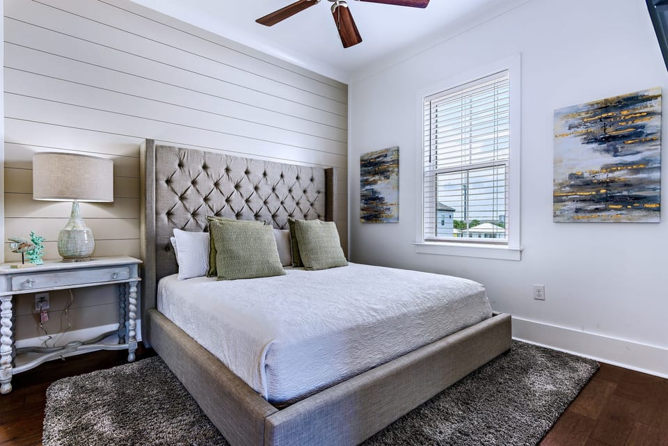 3rd Floor - King Suite w/ private bath