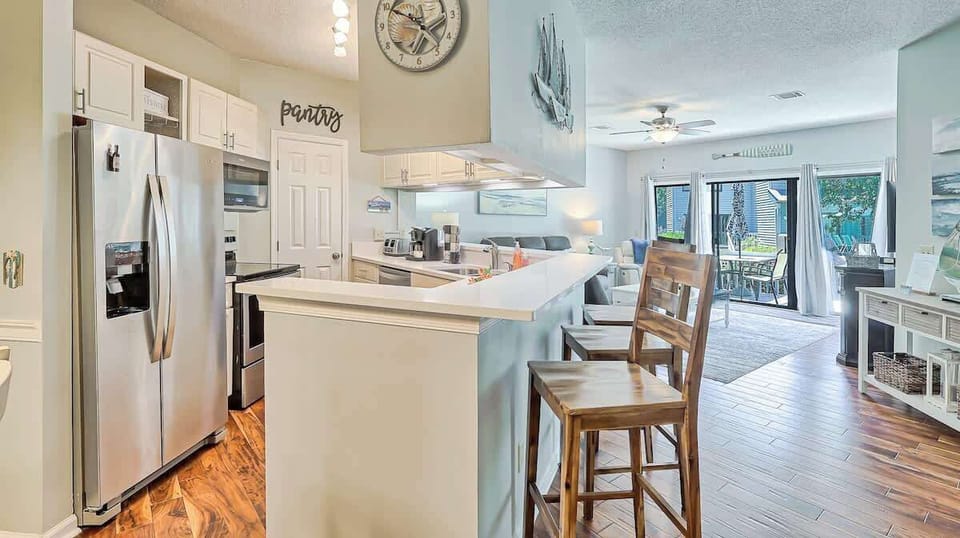 Kitchen with Breakfast Bar