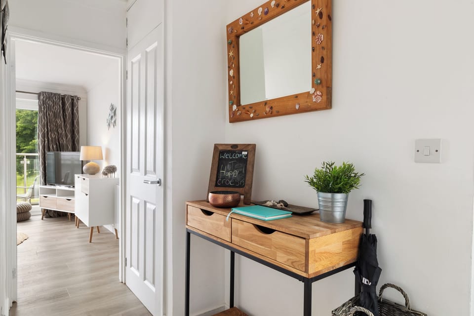 Sea Views from Balcony, Short Walk to Beach,  Parking