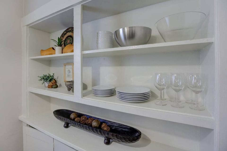 Everything you need to serve, sip, and savor—plates, wine glasses, and more.