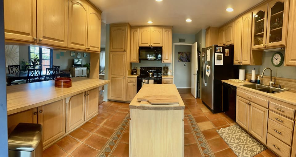 BACK VIEW OF KITCHEN 