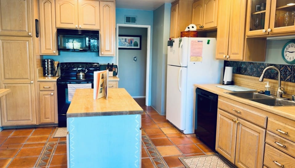 Kitchen island 
