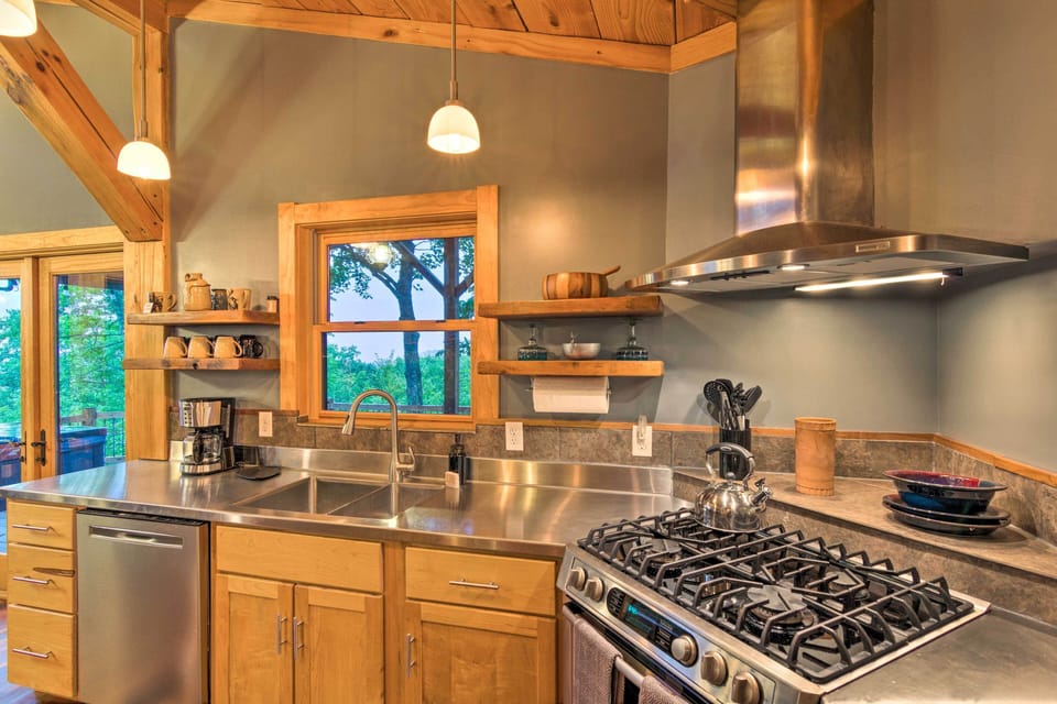 Kitchen | Fully Equipped w/ Cooking Basics