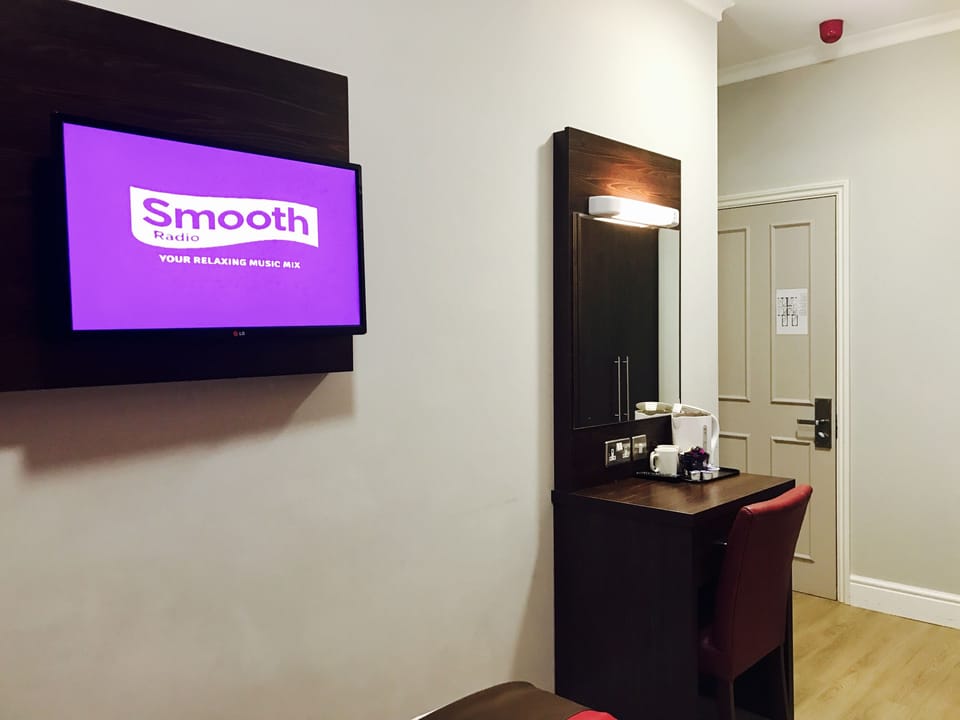 Premium bedding, desk, iron/ironing board, free WiFi