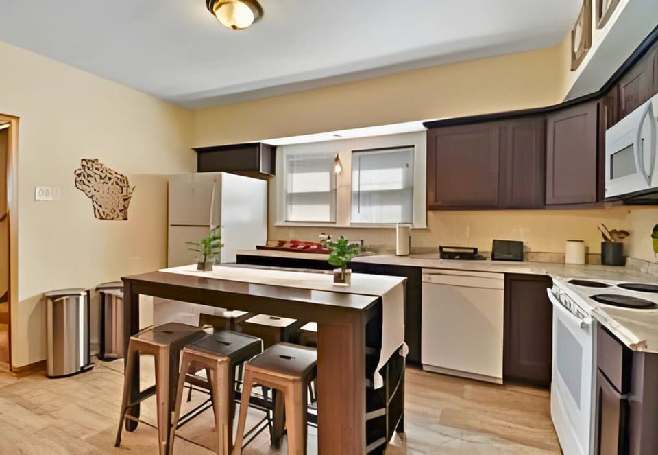 Stocked kitchen with all the essentials. 