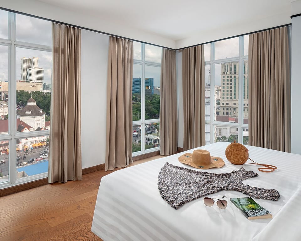 Suite | Desk, WiFi (free), bed sheets