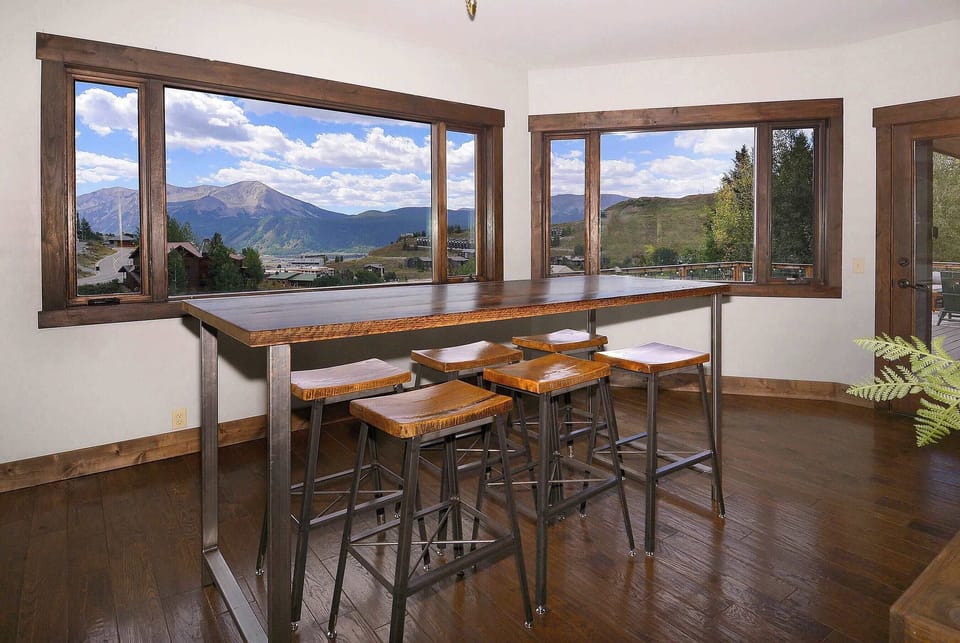 Game table w/views