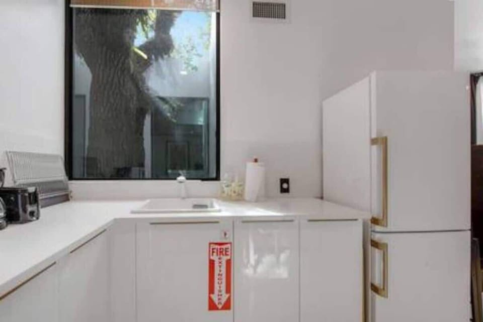 The kitchen is stocked with a full set of appliances including a basic kitchen utensils. 