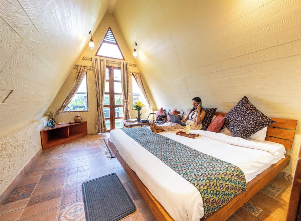 Chalet double room | Premium bedding, desk, laptop workspace, WiFi (free)