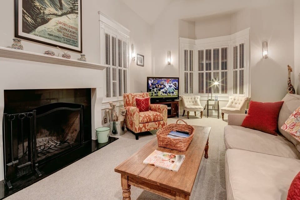 Living Room – plenty of comfortable seating, large flatscreen TV and fireplace.  The perfect place to unwind with friends/ family!
