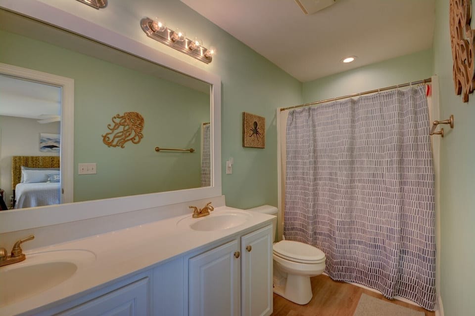 First Floor Oceanfront King Bedroom's Bath