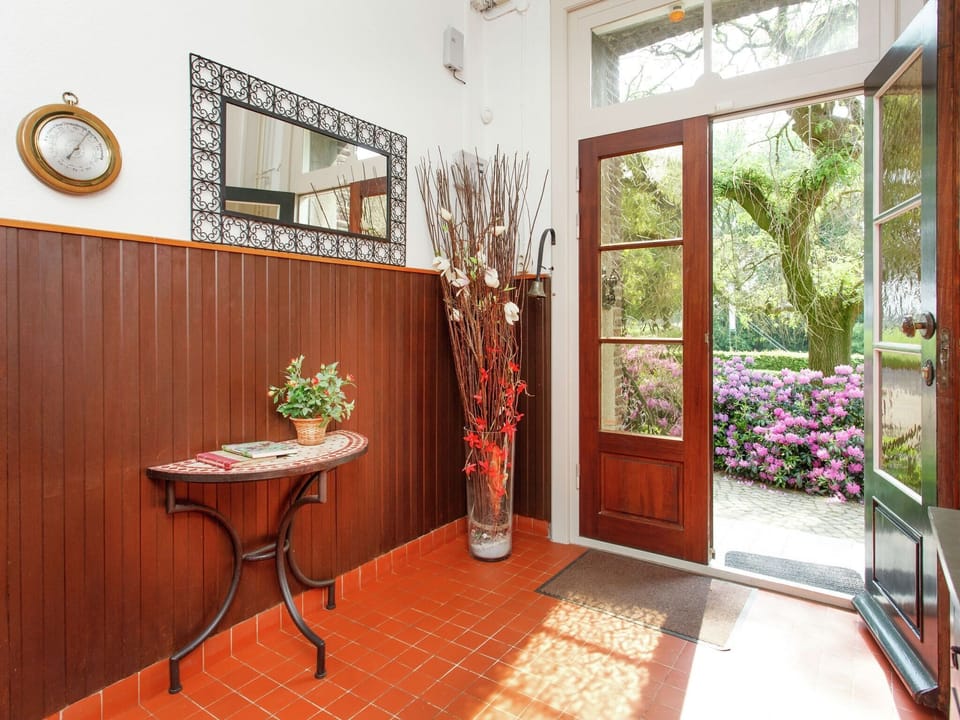 Entrance / Reception