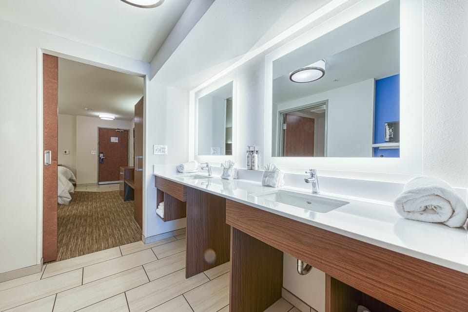 Suite, 1 Bedroom | 1 bedroom, in-room safe, desk, iron/ironing board
