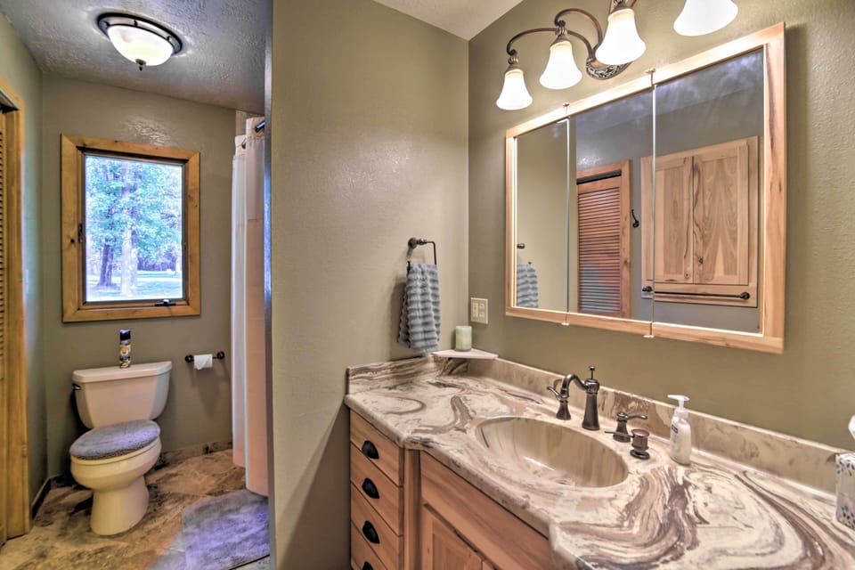 Full Bathroom | 1st Floor | Heated Floors | Complimentary Toiletries