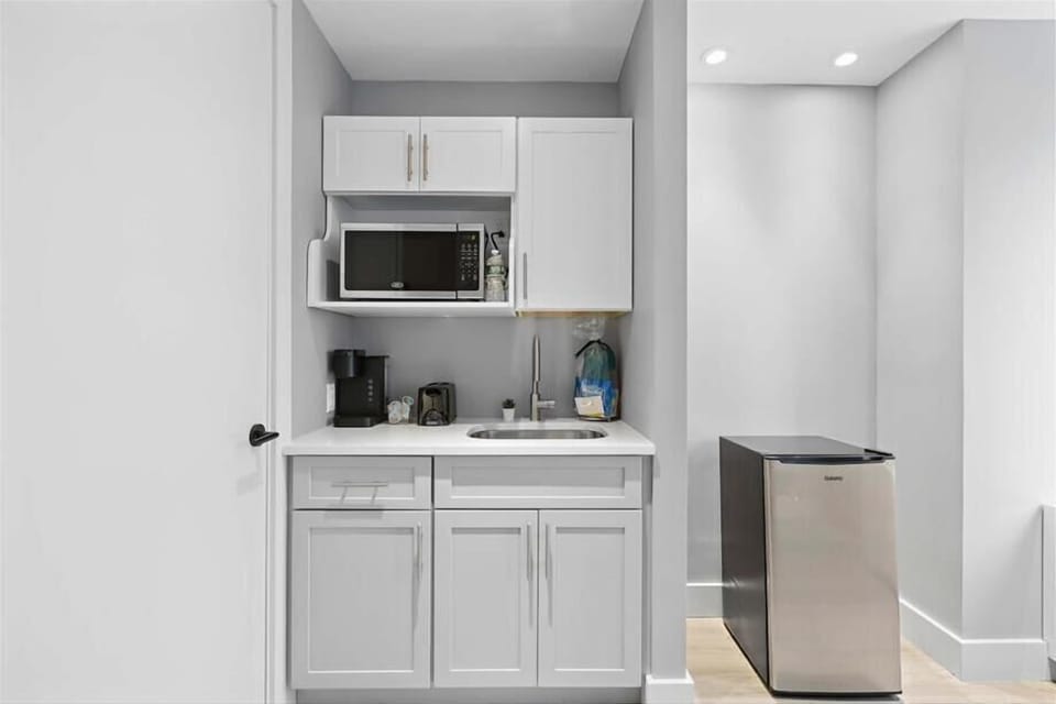 Bronx Studio King Kitchen