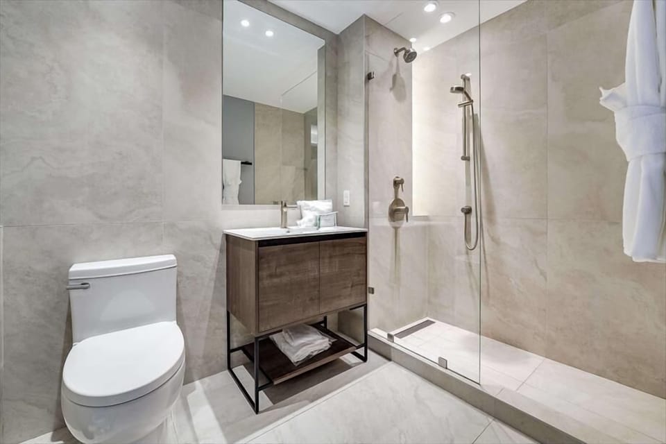 Bronx Studio Full + Bal Bathroom