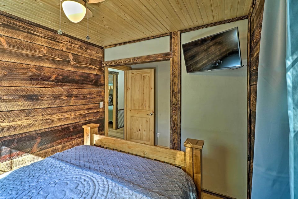 Bedroom 1 | Smart TV