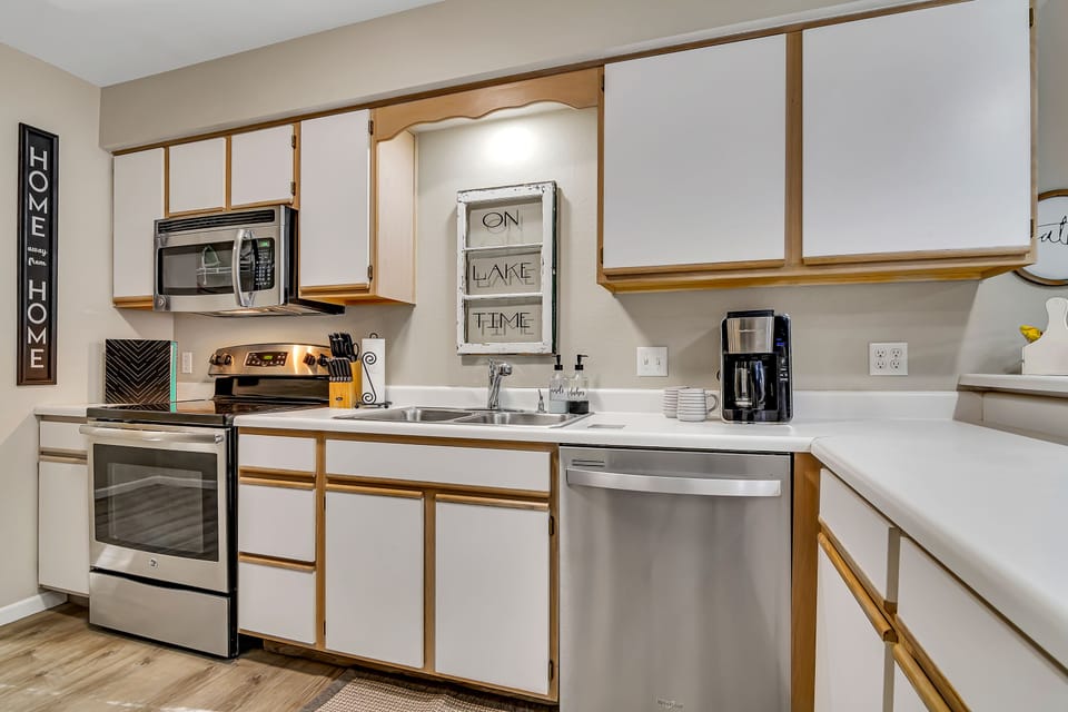 Stainless appliances, and well stocked kitchen. 
