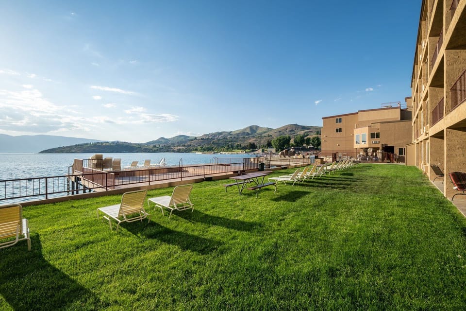 Have lunch in the grass with views of the lake