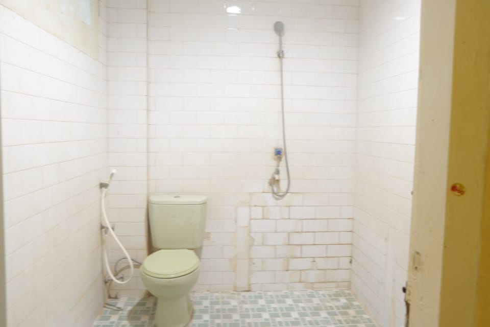 Family Room, Non Smoking, Garden View | Bathroom | Shower, free toiletries, hair dryer (on request), slippers