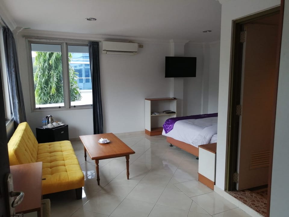 Deluxe Double Room, 1 Queen Bed, Non Smoking, River View | Desk, iron/ironing board (on request), WiFi (free), bed sheets