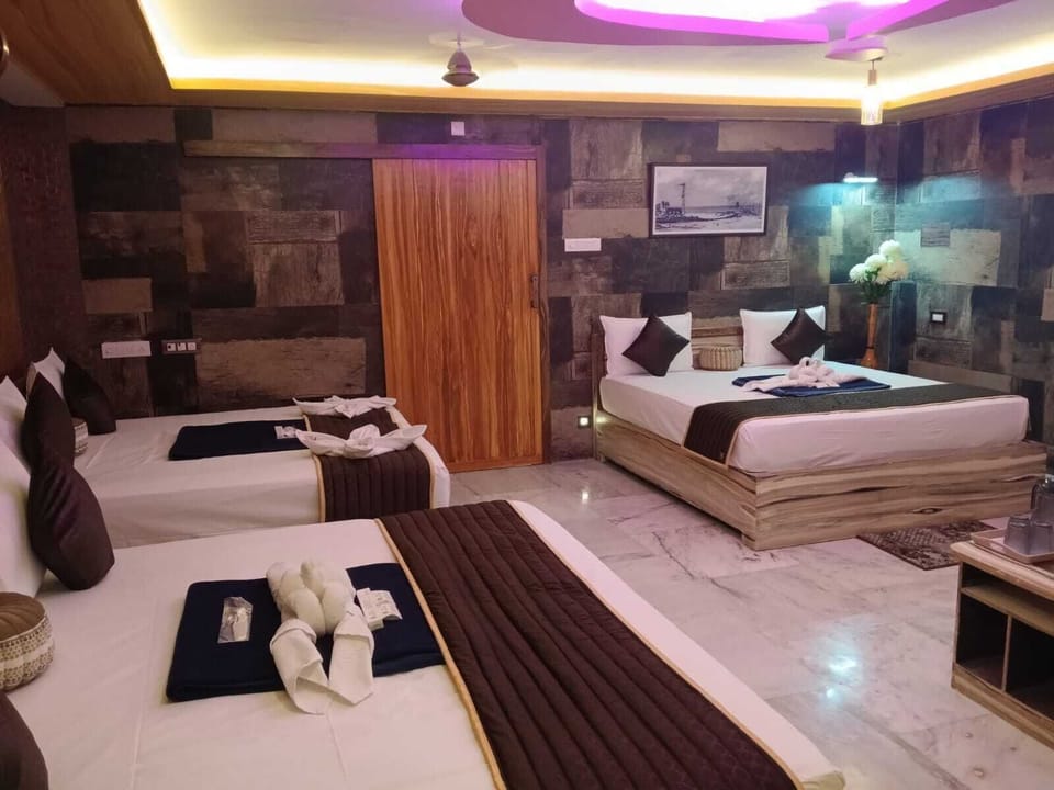 Suite | Individually furnished, free WiFi, bed sheets