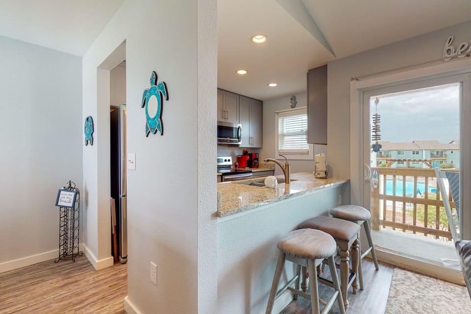 Breakfast Bar with Seating for 3