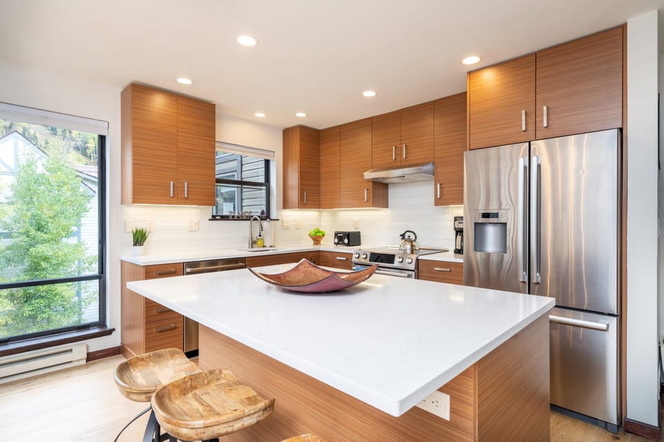 Spacious Kitchen with Island seating for 3.