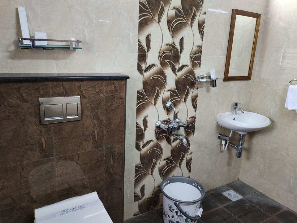 Shower, towels