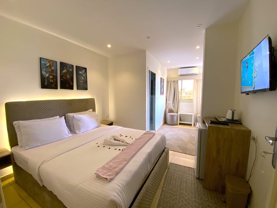 Panoramic Double Room, 1 Bedroom, Mountain View | Egyptian cotton sheets, premium bedding, pillowtop beds, free minibar