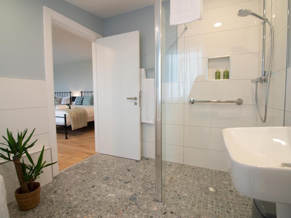 Luxury Villa Six Suites Private Path to Sea House in County Sligo