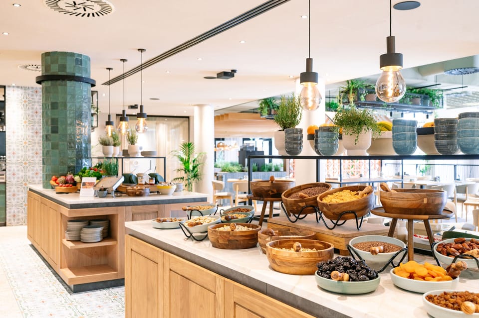 Free daily buffet breakfast