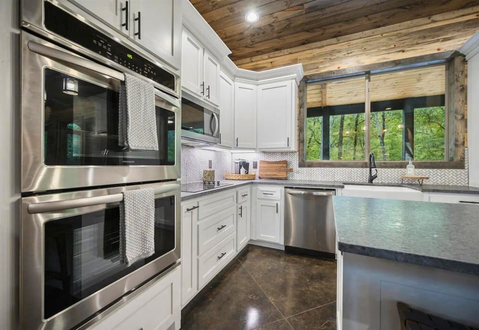 Chef's paradise! Stainless steel meets rustic charm, where every meal is cooked with a view. Perfect for culinary creations and midnight snacks alike.