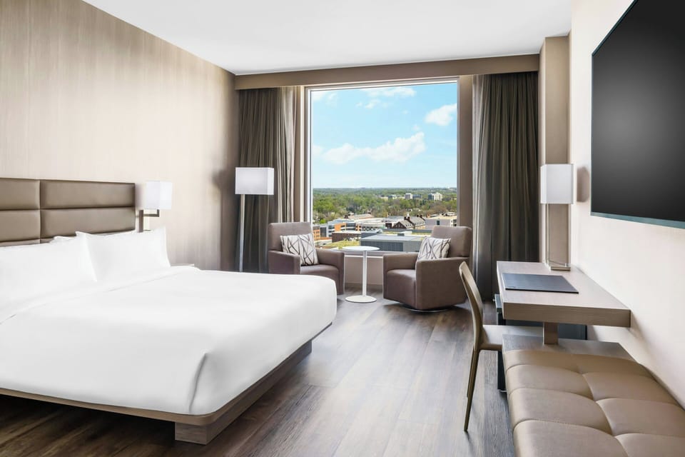 Premium bedding, in-room safe, desk, laptop workspace