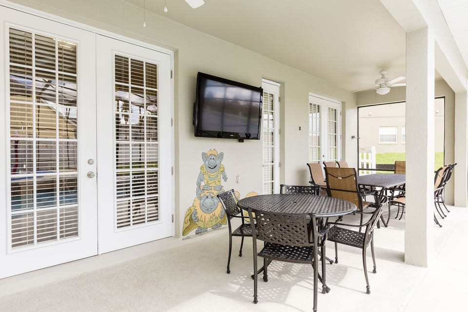 Patio with Ample Seating for Outdoor Dining