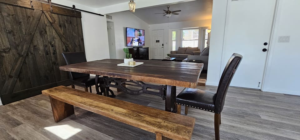 Light and bright dining room