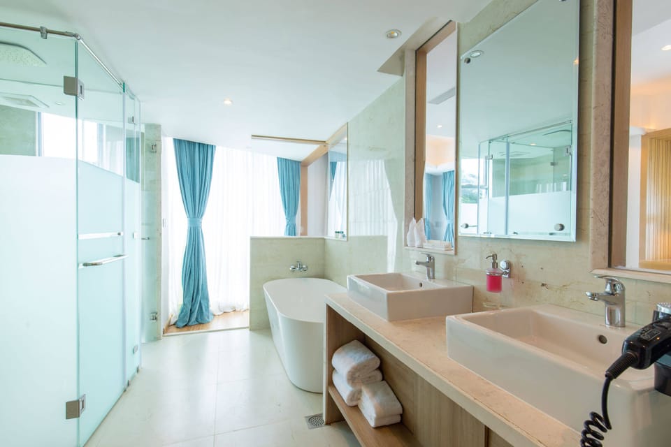Suite | Bathroom | Separate tub and shower, hair dryer, slippers, bidet