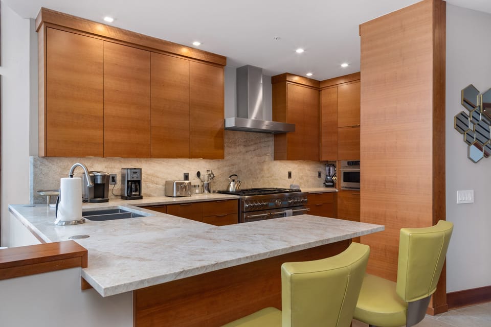 4.0-meadows-run-modern-mountain-village-kitchen-1