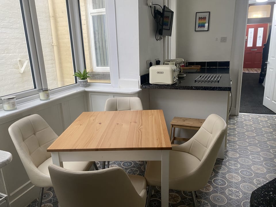 House, Ensuite | Shared kitchen | Highchair, ice maker