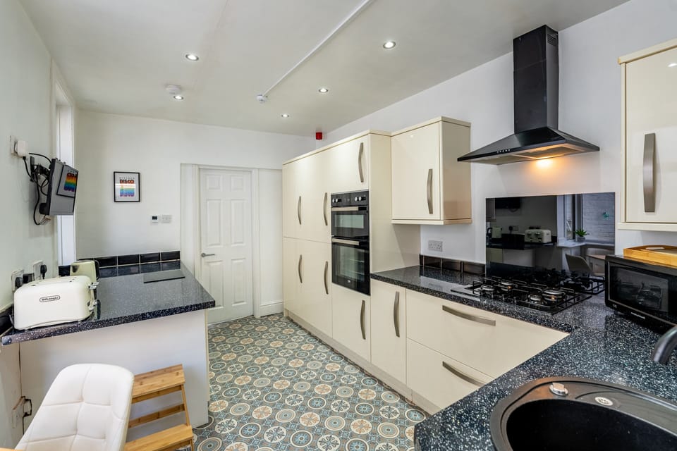 House, Ensuite | Shared kitchen | Highchair, ice maker