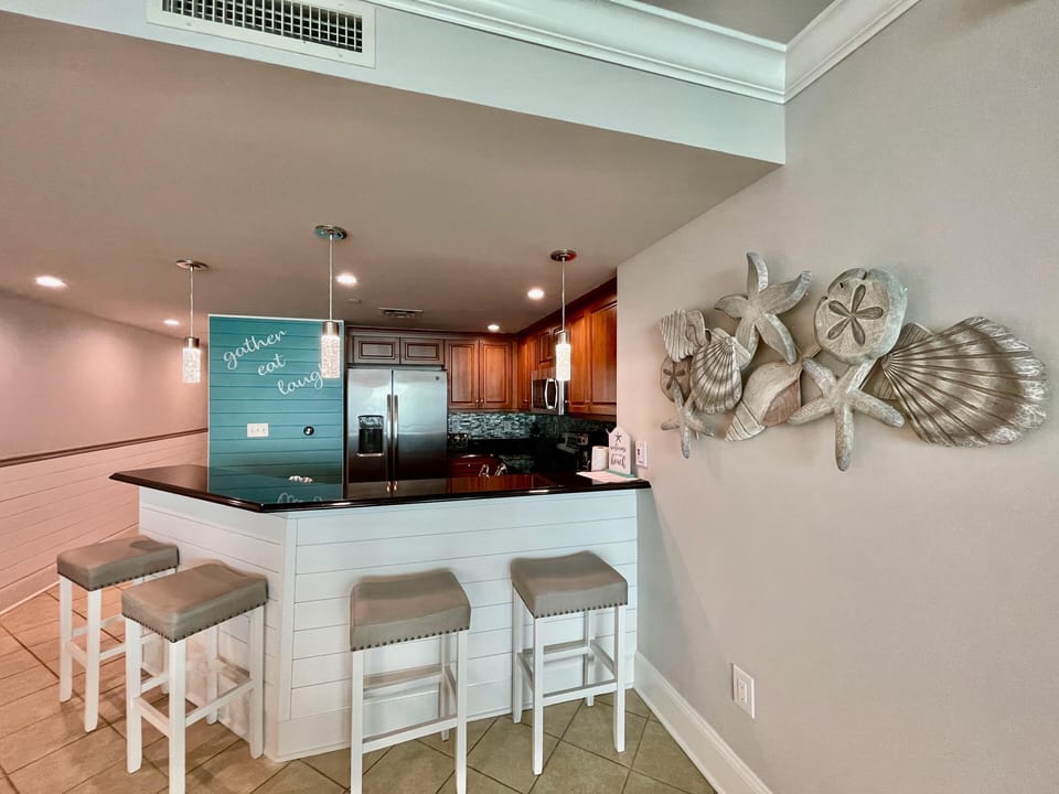 Breakfast bar, granite tops
