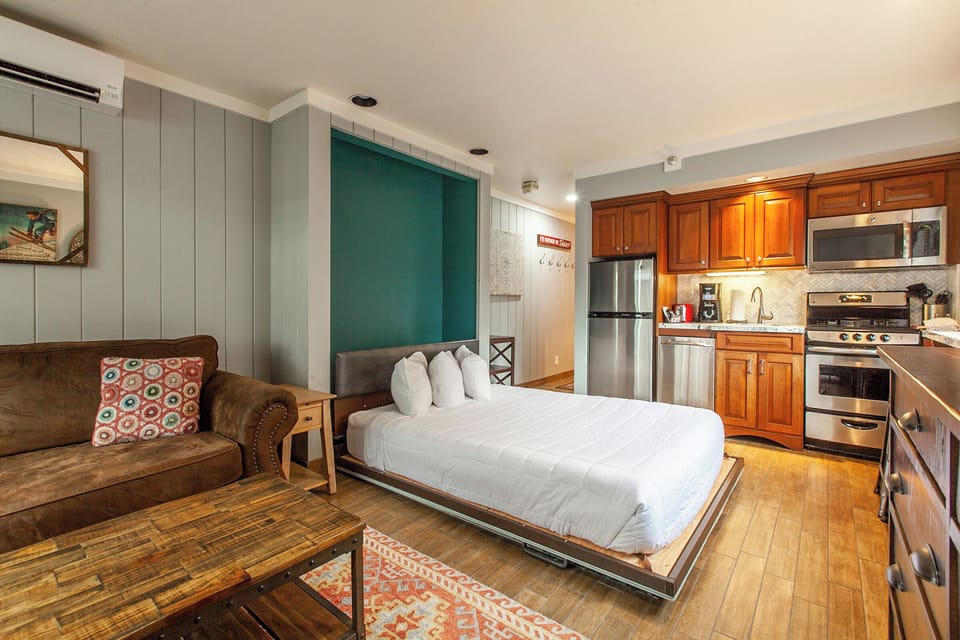Murphy Bed / Kitchen
