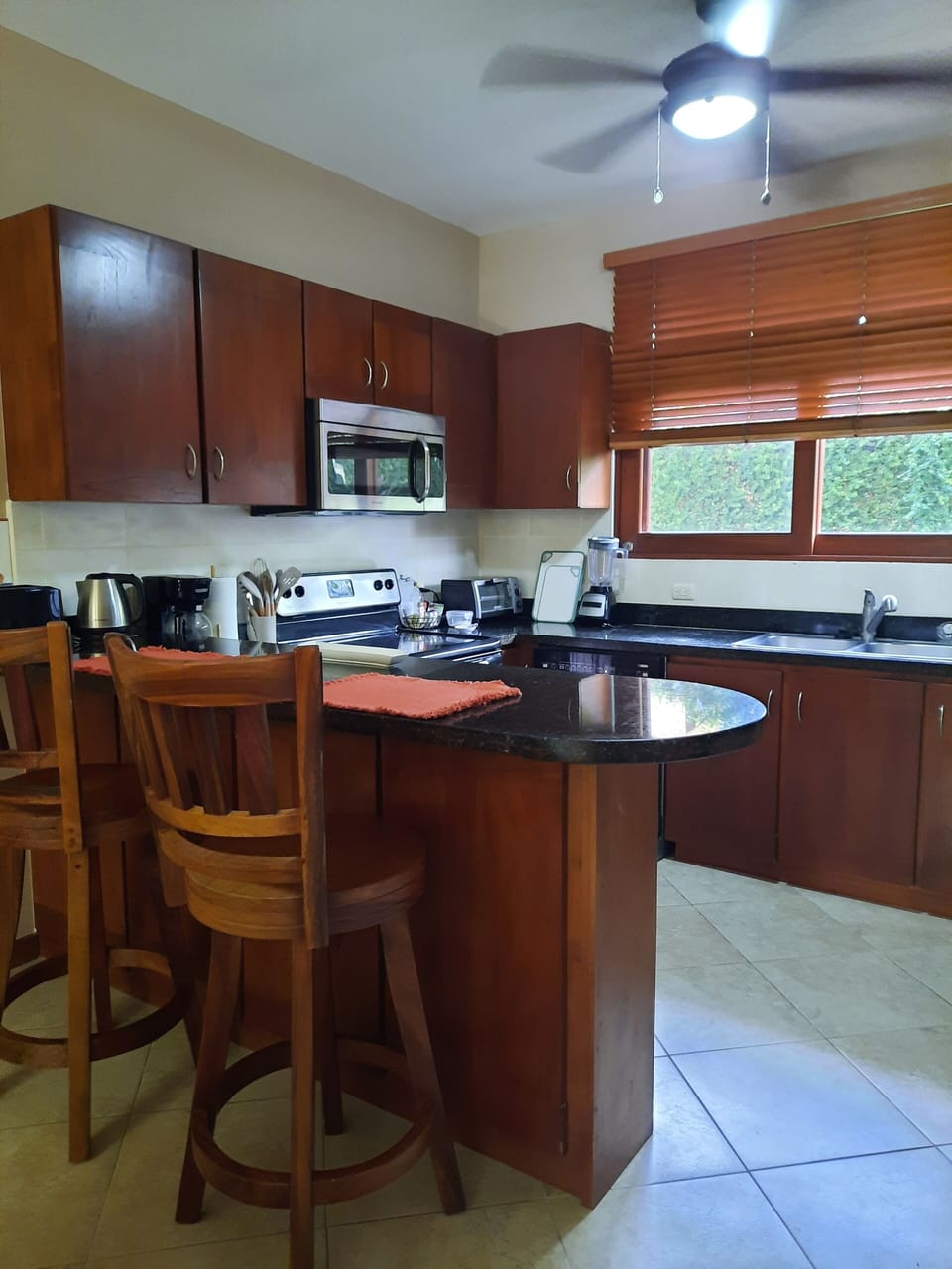 Spacious, well-equipped kitchen