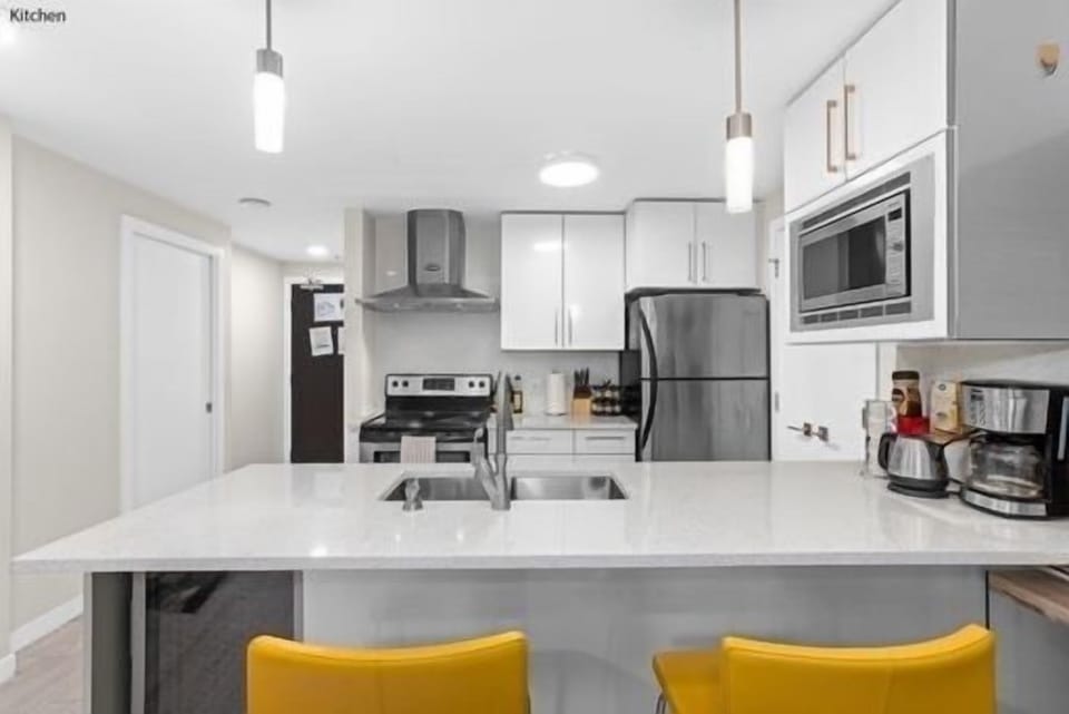 Newley Renovated fully equipped kitchen 