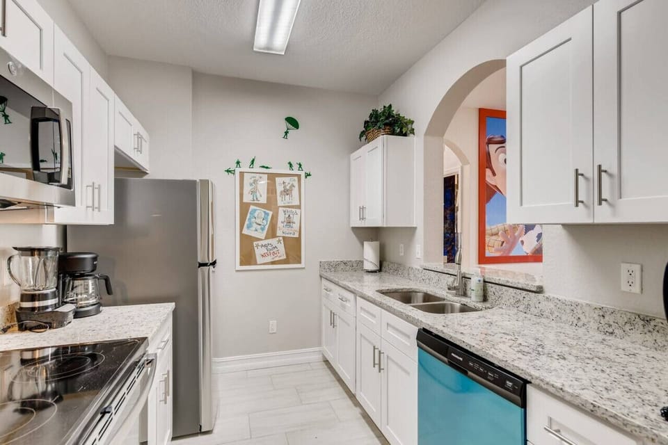 Luxuriously remodeled kitchen New cabinets and countertops