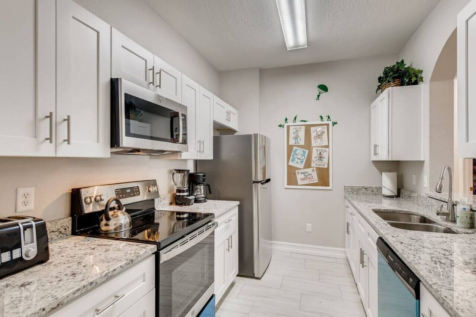 Luxuriously remodeled kitchen New cabinets and countertops
