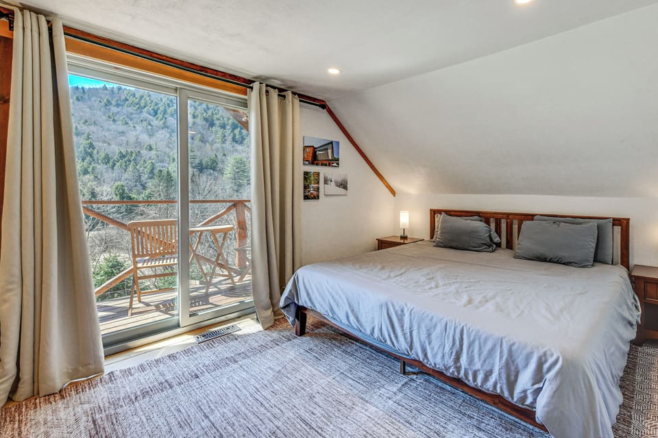 Bedroom 1 | King Bed | 2nd Floor