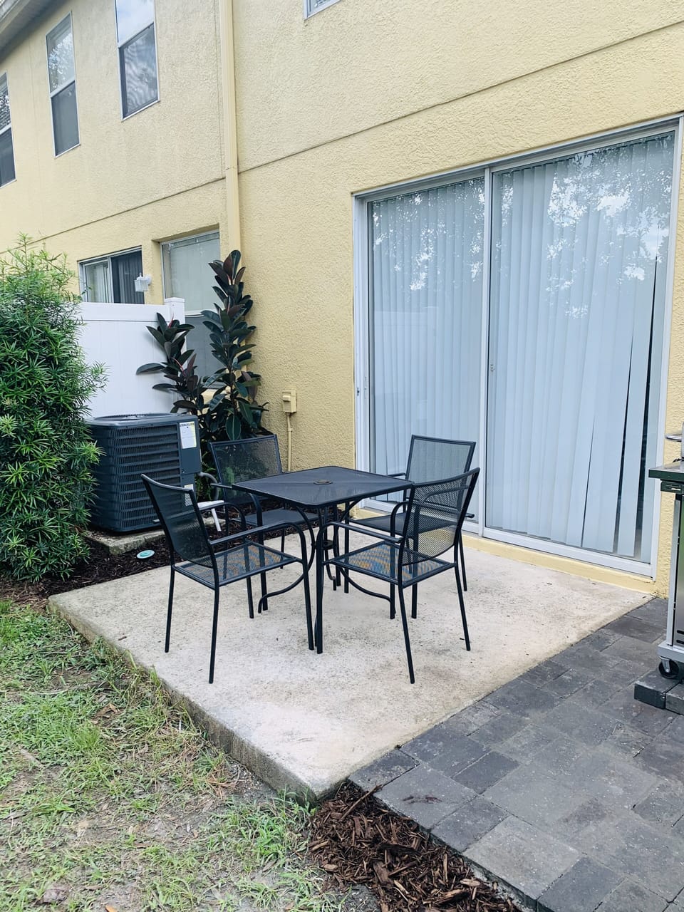 Back patio, jungle views and BBQ, NEW AC unit!
