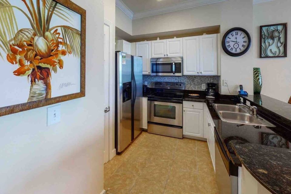 Kitchen, Bar and Appliances.
